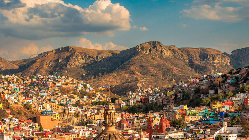 Descubre la riqueza cultural de México con estos destinos históricos y culturales.
